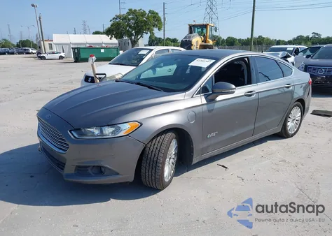 2013 Ford Fusion Energi Se Luxury z USA, uszkodzony, nr VIN 3FA6P0PUXDR308867